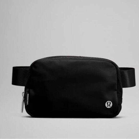 Lululemon everywhere belt bag 1L Black & White Pack of 2 - Picture 8 of 13